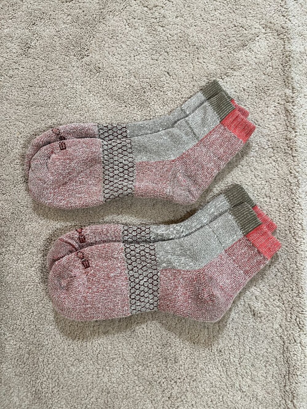New 2 Pairs Bombas Heavyweight Quarter Socks Size Large L Red Gray Winter Unisex